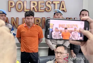 Polisi tersangka pembunuhan mahasiswi ULM. (Antara)