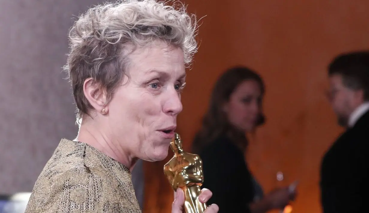 "Frances dan piala Oscarnya sudah kembali bersama," ujar perwakilan Frances. (news.sky.com)