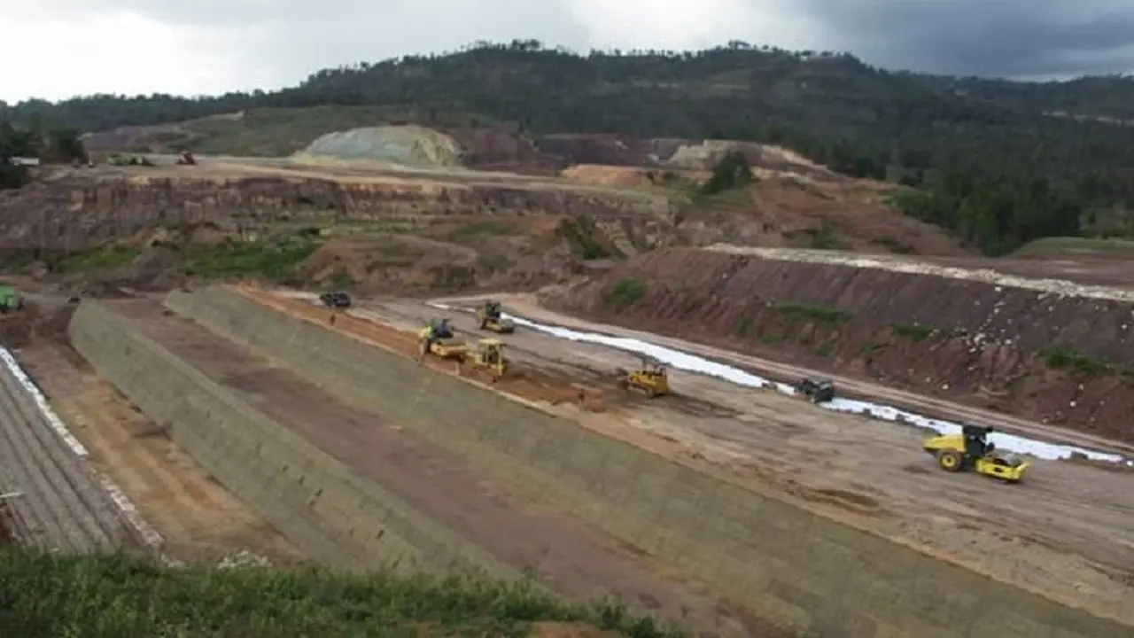 Polda Sulsel kembali menyeret tersangka lama dalam kasus dugaan korupsi pembebasan lahan Bandara Mangkendek Toraja (Liputan6.com/ Eka Hakim)
