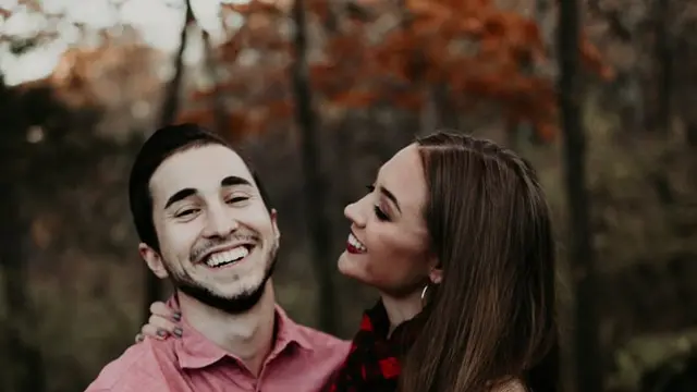 5 Sifat Cewek yang Bikin Cowok Jatuh Cinta dan Ingin Terus Bersama!