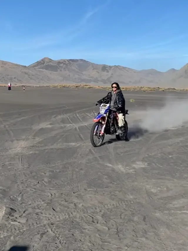 Keisya Levronka Unggah 7 Potret Keseruan Naik Motor Trail