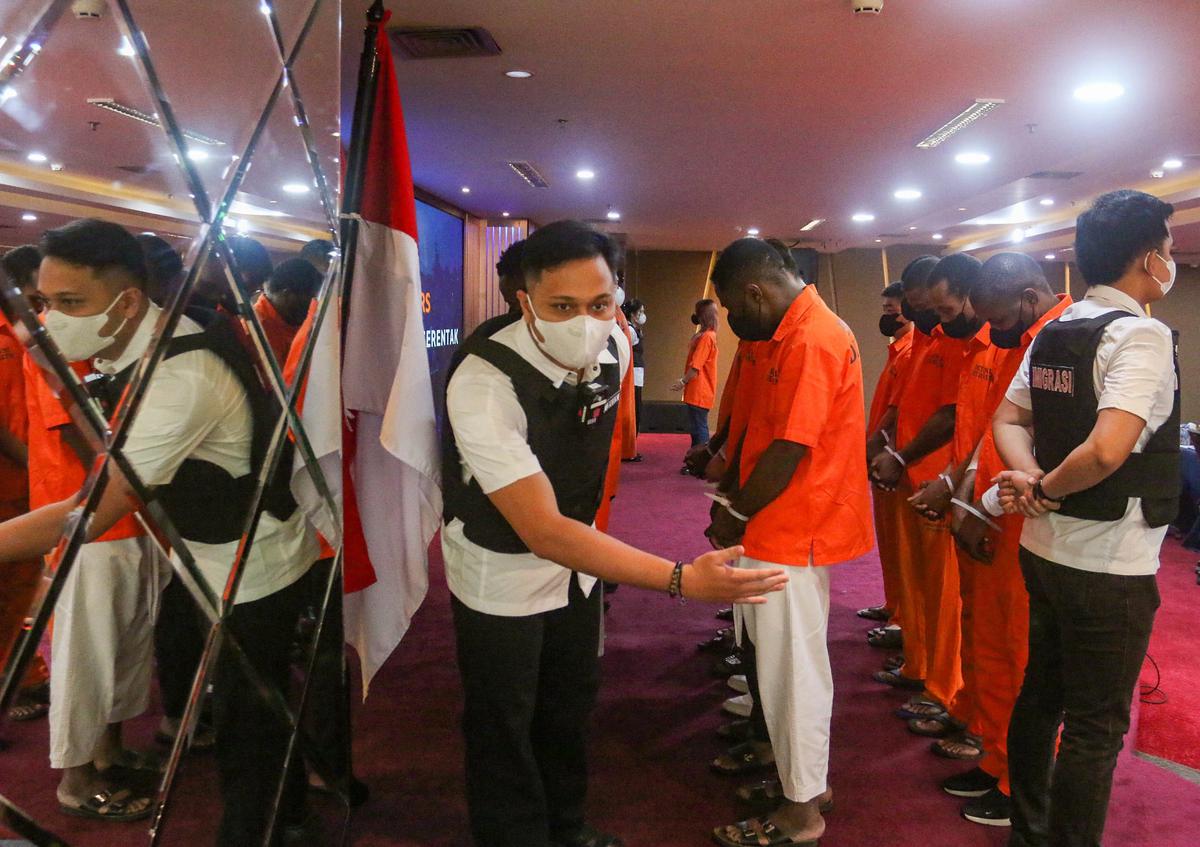 FOTO: Ratusan Warga Negara Asing Terjaring Operasi Wirawaspada 2025