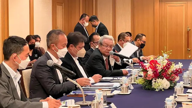 Menteri Koordinator Bidang Perekonomian Airlangga Hartarto saat bertemu dengan  President Toyota Motor Corporation, Akio Toyoda di Tokyo, Jepang, Selasa waktu setempat (26/7/2022).