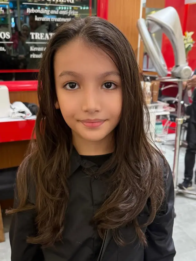 Tasyi Athasyia Bagikan Momen Sang Anak saat Potong Rambut Gondrong. (instagram/tasyiiathasyia)