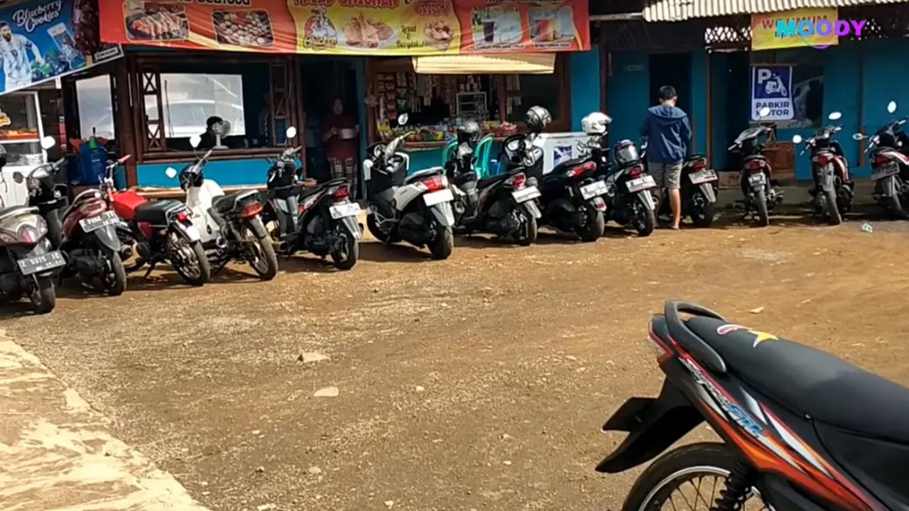 Dikelilingi pemandangan apik