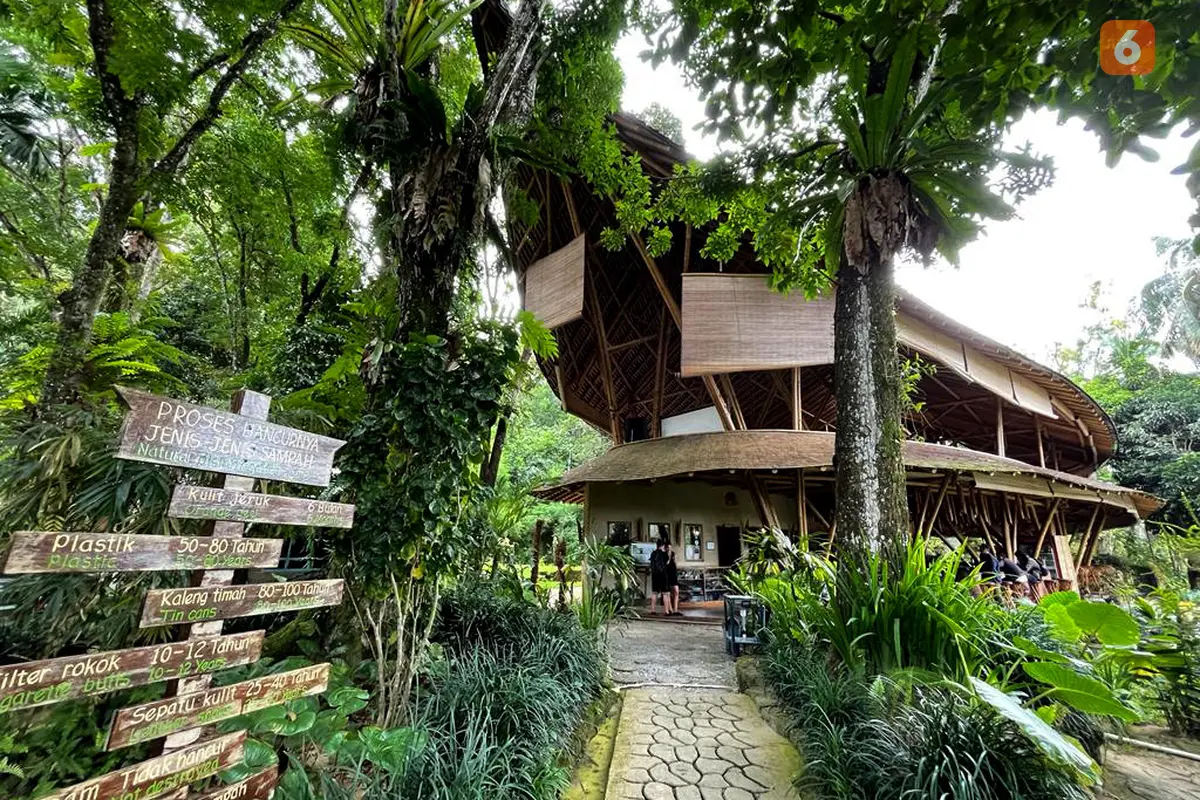 Restoran Kapal Bambu