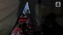 Warga terdampak gempa saat mengungsi di posko pengungsian di Taman Prawatasari, Kabupaten Cianjur, Jawa Barat, Selasa (22/11/2022). Gubernur Jawa Barat Ridwan Kamil menyebut, sebanyak 14 posko pengungsian didirikan untuk memfasilitasi warga berjumlah 13.784 pengungsi yang terdampak gempa berkekuatan 5,6 SR di Kabupaten Cianjur. (Liputan6.com/Herman Zakharia)