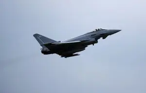 Jet Tempur Inggris Meledak, Pilot Selamat Usai Melontarkan Diri