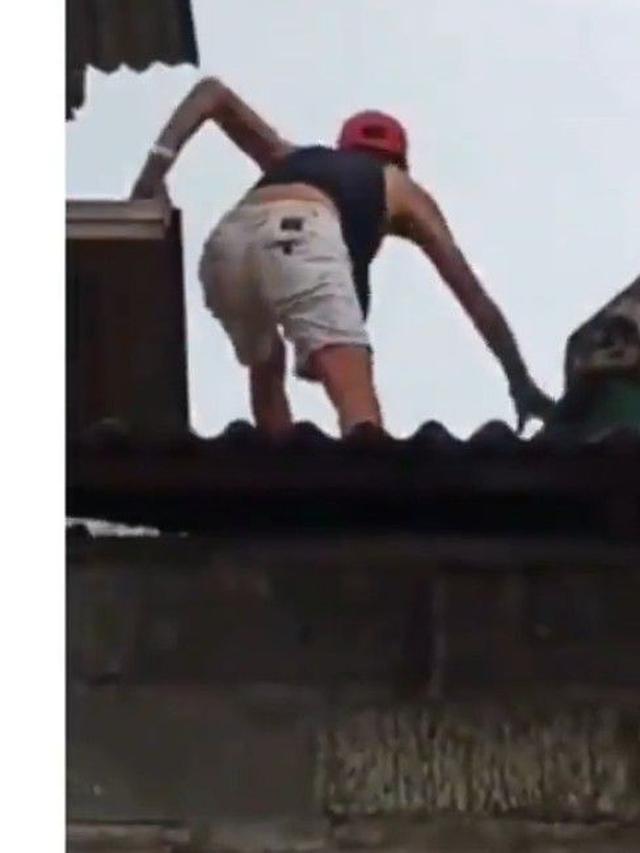 Kocak, Viral Video Warga Tangkap Maling Tertidur di Atap Rumah