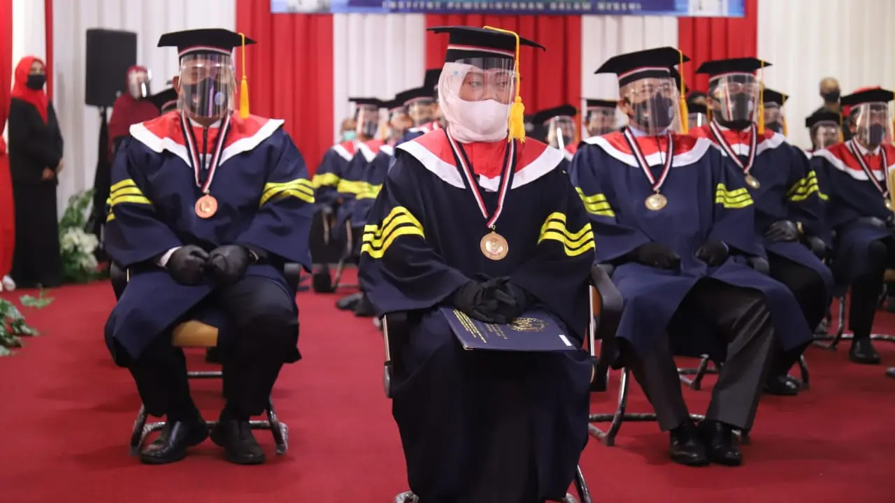 Raih IPK 3,87, Menaker Ida Jadi Wisudawan Doktor Terbaik IPDN 2020