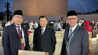 Wakil Presiden RI ke-10 dan 12, Jusuf Kalla bersama Ketua Umum PBNU, Yahya Cholil Staquf dan Ketua Umum PP Muhammadiyah, Haedar Nashir  di Founder's Memorial Garden, Abu Dhabi untuk menghadiri Zayed Award. (Foto: Istimewa).