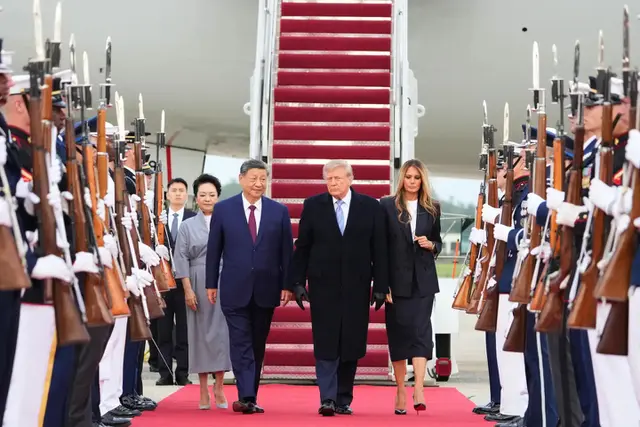 Langka, Trump Sambut Langsung Xi Jinping Saat Tiba di Bandara AS