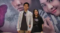 Angga Aldi Yunanda dan Adhisty Zara saat jumpa pers film Mariposa di kantor Falcon Pictures di bilangan Duren Tiga, Jakarta Selatan, Senin (10/2/2020). (Adrian Putra/Fimela.com)