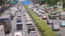 Sejumlah truk melintasi ruas jalan tol Tangerang-Jakarta, Kota Tangerang, Banten, Rabu (2/3/2022). Asosiasi Pengusaha Indonesia (Apindo) mengusulkan pemberlakuan penuh kebijakan bebas truk kelebihan muatan (over dimension overload/ODOL) diundur menjadi tahun 2025. (Liputan6.com/Angga Yuniar)