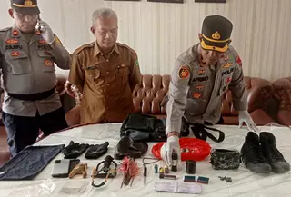 Polisi mengamankan barang bukti bom rakitan di MAN 3, Kelurahan Balai Gadang, Kecamatan Koto Tengah, Kota Padang. (Dok. Istimewa)