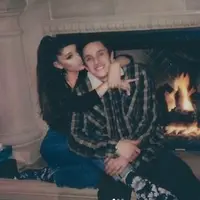 Ariana Granda dan Dalton Gomez. (dok. Instagram @arianagrande/https://www.instagram.com/p/CNNylVVFmrG/Dinny Mutiah)