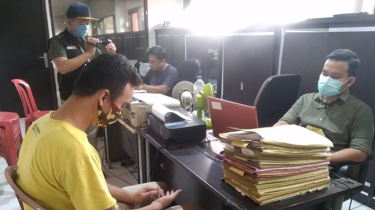 Terjerat Tagihan Pinjol, Ayah 4 Anak di Palembang Kuras Isi ATM Kekasihnya