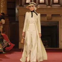 Terinspirasi perempuan tangguh, Ayu Dyah Andari dan Putri Zulkifli Hasan tampilkan koleksi &ldquo;Rose and Beyond&rdquo; di London Fashion Week. [Dok/Ayu Dyah Andari]