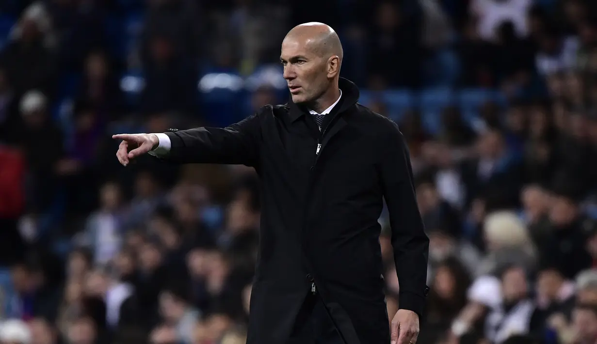 1. Misi Besar Zinedine Zidane - Zidane tidak akan berbicara banyak hingga La Liga musim 2018/19 berakhir. Kegagalan demi kegagalan dari pelatih sebelumnya membuat Real Madrid harus realistis. (AFP/Oli Scarff)