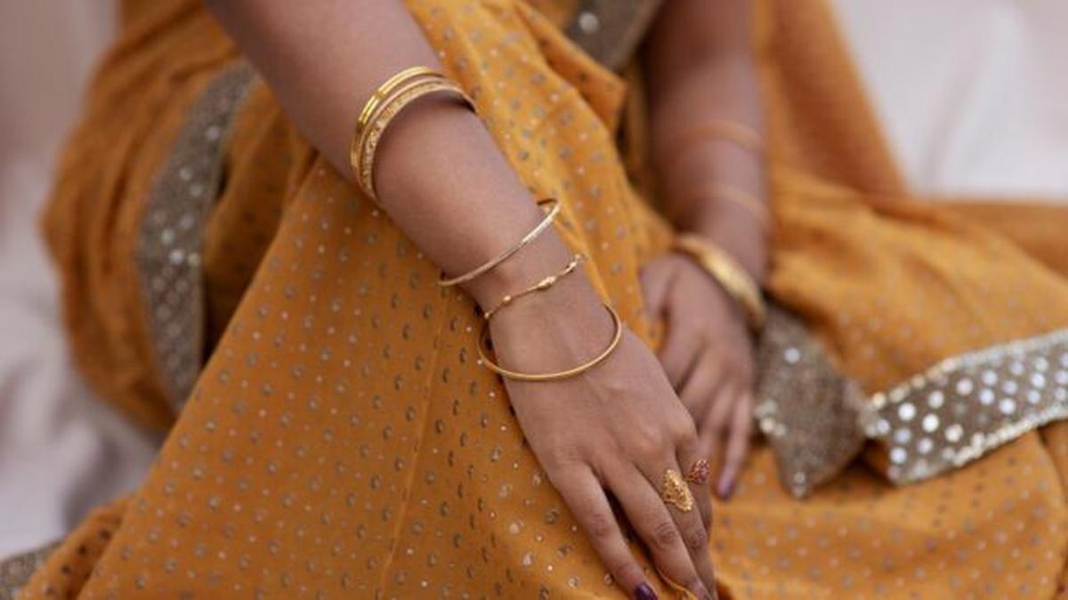 5 Desain Gelang Emas Elegan dan Mewah Terbaru 2025, Siap Percantik Gayamu