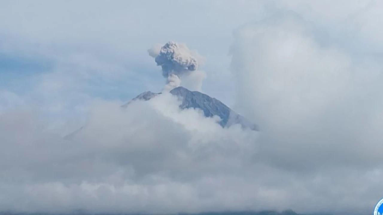 Gunung Semeru Erupsi Tiga Kali, Warga Diminta Waspada