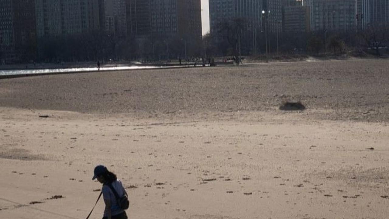 FOTO: Pecahkan Rekor, Perubahan Iklim Bikin Suhu di Chicago Panas hingga Tembus 71 Derajat