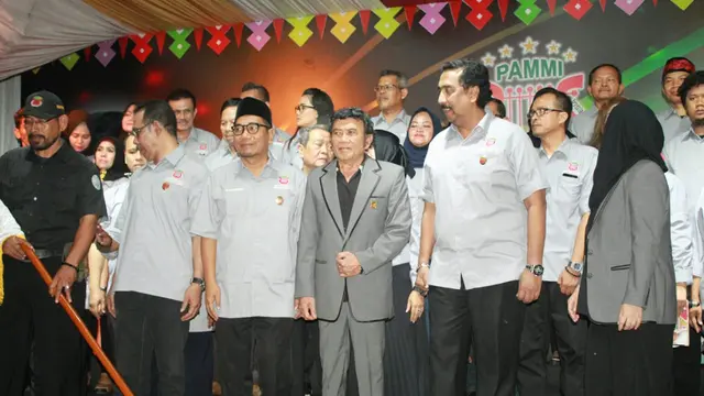 Rhoma Irama saat melantik Pengurus Dewan Pimpinan Daerah Persatuan Artis Musik Melayu Dangdut Indonesia (PAMMI) DKI Jakarta masa bakti 2018-2023