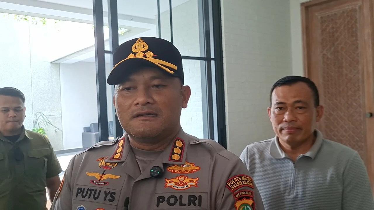 Polres Metro Jaksel Lakukan Olah TKP Kebakaran Rumah Anggota BPK Haerul Saleh