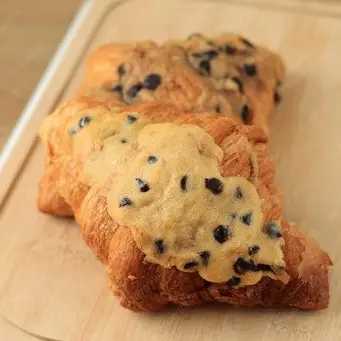 Tak perlu membuat croissant dari nol, resep ini bisa menggunakan croissant siap makan dan adonan cookies favorit.
(Foto/Dok: Pixels)