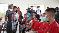Mensos Risma Bagikan Kaki Palsu Gratis, Sukardi: Pemerintah Sangat Memperhatikan Rakyat Kecil (Foto: kemensos.go.id)