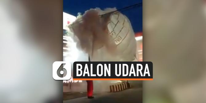 VIDEO: Balon Udara Tersangkut di Atas SPBU Sragen