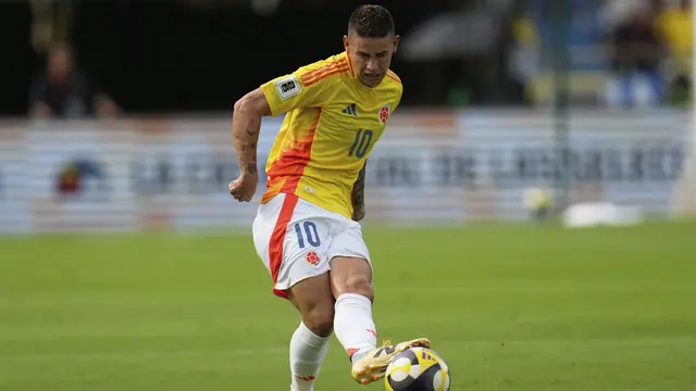 Aksi James Rodriguez, pemain Kolombia