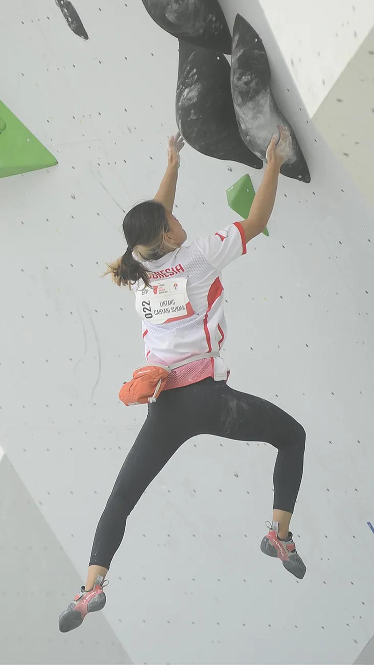 Lintang merupakan satu-satunya atlet panjat tebing putri Indonesia yang lolos babak final kualifikasi Boulder dan Lead Asian Qualifier Jakarta 2023.