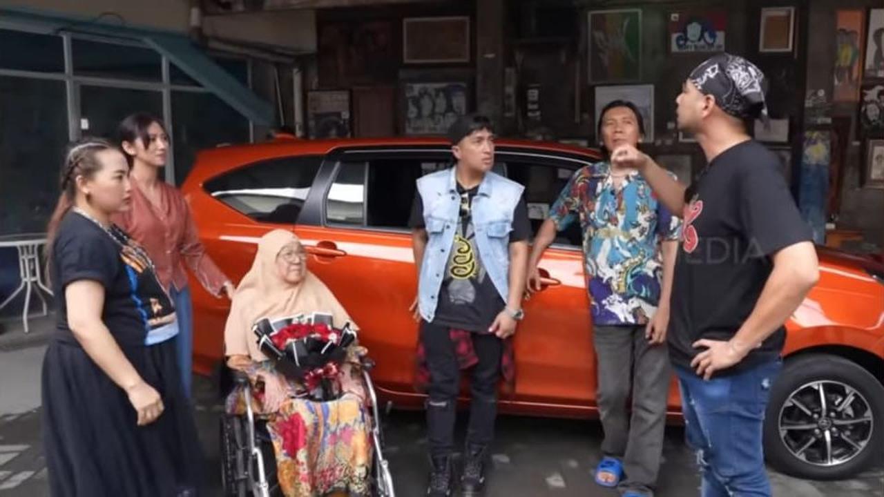 Beri Mobil Limited Edition Untuk Bunda Iffet, Raffi Ahmad 'Aku Tuh Belum Pernah Lihat Mobilnya