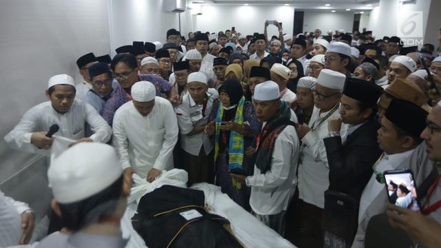 Usai Dimandikan, Jenazah Mbah Moen Disemayamkan di Daker Makkah