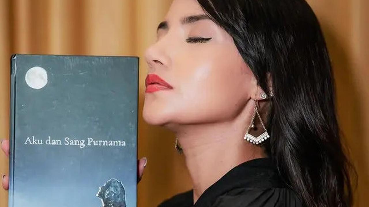 6 Potret Tsania Marwa Rilis Buku Perdana, Isinya Curhatan Kerinduan pada Sang Anak