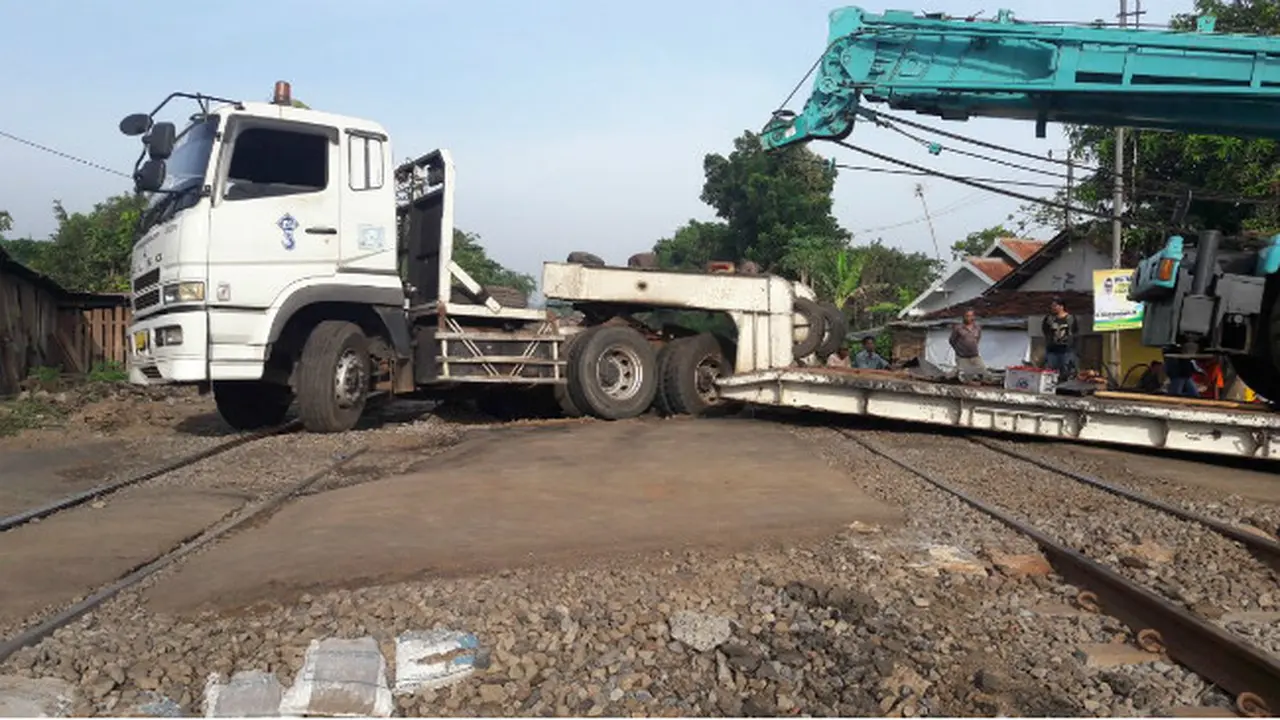 Tronton Mogok di Cirebon