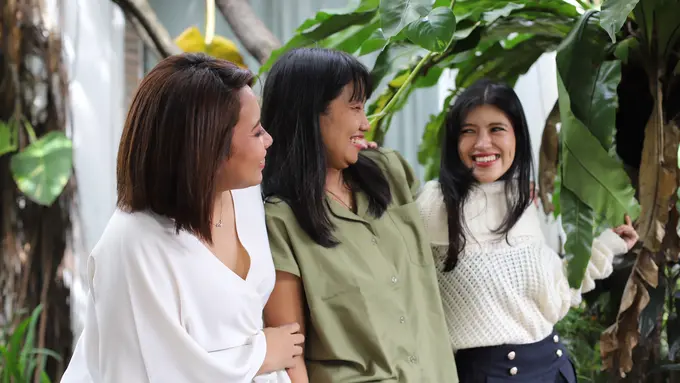 wanita maret cara bicara dan bersikp