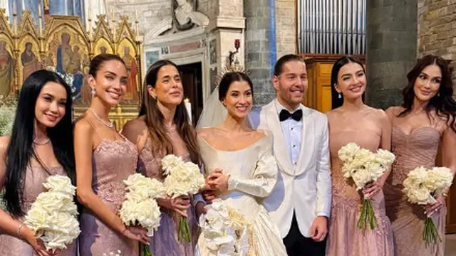 Gaya Elegan Luna Maya dengan Balutan Dusty Pink
