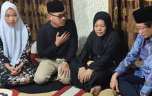 Tundukkan Kepala Tangan Memohon Doa, Potret Menag Melayat ke Rumah Duka Korban Kerusuhan di Makassar