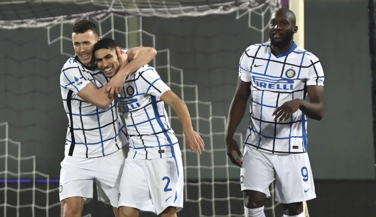 Skor 2-0 untuk kemenangan Inter pun menjadi hasil akhir laga ini dan untuk sementara sukses mengambil alih puncak klasemen dari tangan AC Milan. (Foto: AP/LaPresse/Massimo Paolone)