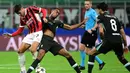 Tertinggal 1-3, AC Milan berusaha mengejar di sisa waktu pertandingan. Hingga laga usai, skor tidak berubah 3-1 untuk kemenangan Liverpool. (PIERO CRUCIATTI/AFP)