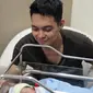 Donnie Ada Band dan istri beserta bayi mereka. (dok. Oxygent Entertainment)