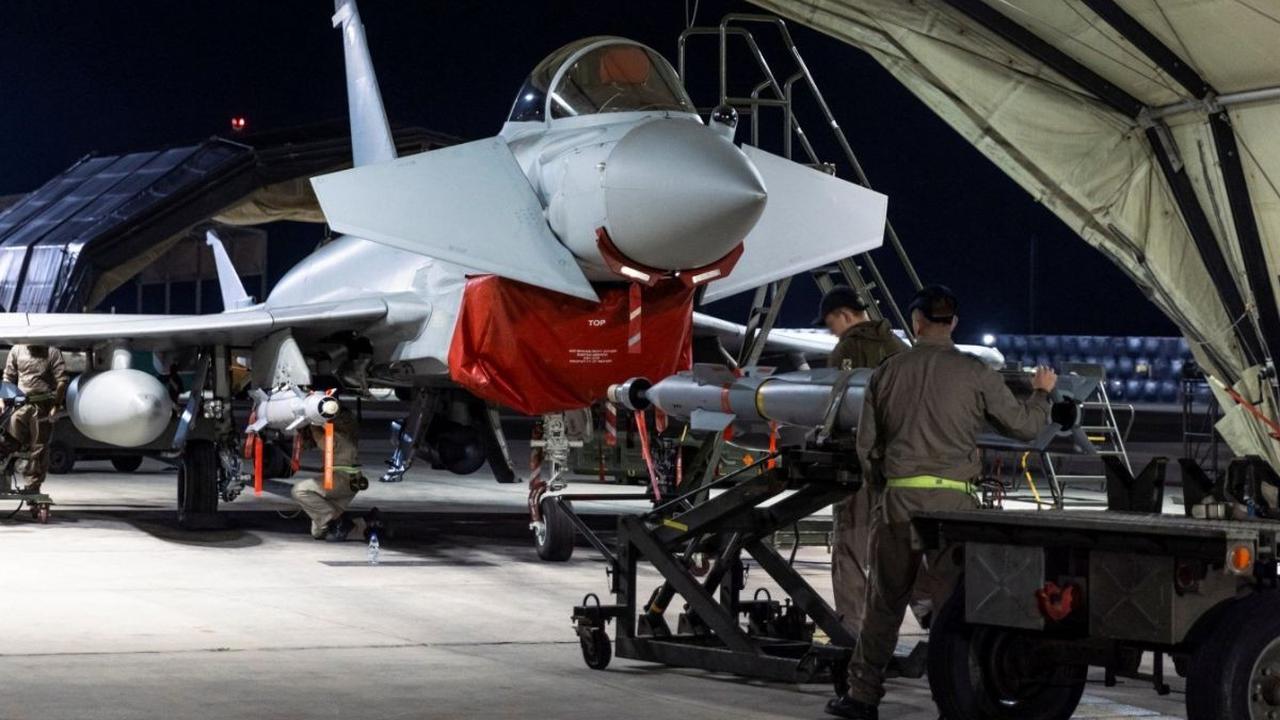 Pasukan militer Amerika Serikat dan Inggris telah melancarkan serangan terbarunya terhadap 18 sasaran Houthi di Yaman. Foto: As1 Tomas Barnard/UK MOD/Handout via REUTERS<br>