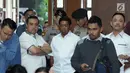 Mensos, Idrus Marham (tengah) berada di ruang sidang pengadilan Tipikor jelang sidang tuntutan kasus dugaan korupsi proyek e-KTP dengan terdakwa Setya Novanto, Jakarta, Kamis (29/3). Sidang mendengar pembacaan tuntutan. (Liputan6.com/Helmi Fithriansyah)