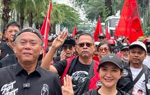 Ribuan Massa Sohib Pras Long March dari Sekretariat TPD ke GBK Ikuti Kampanye Akbar PDIP