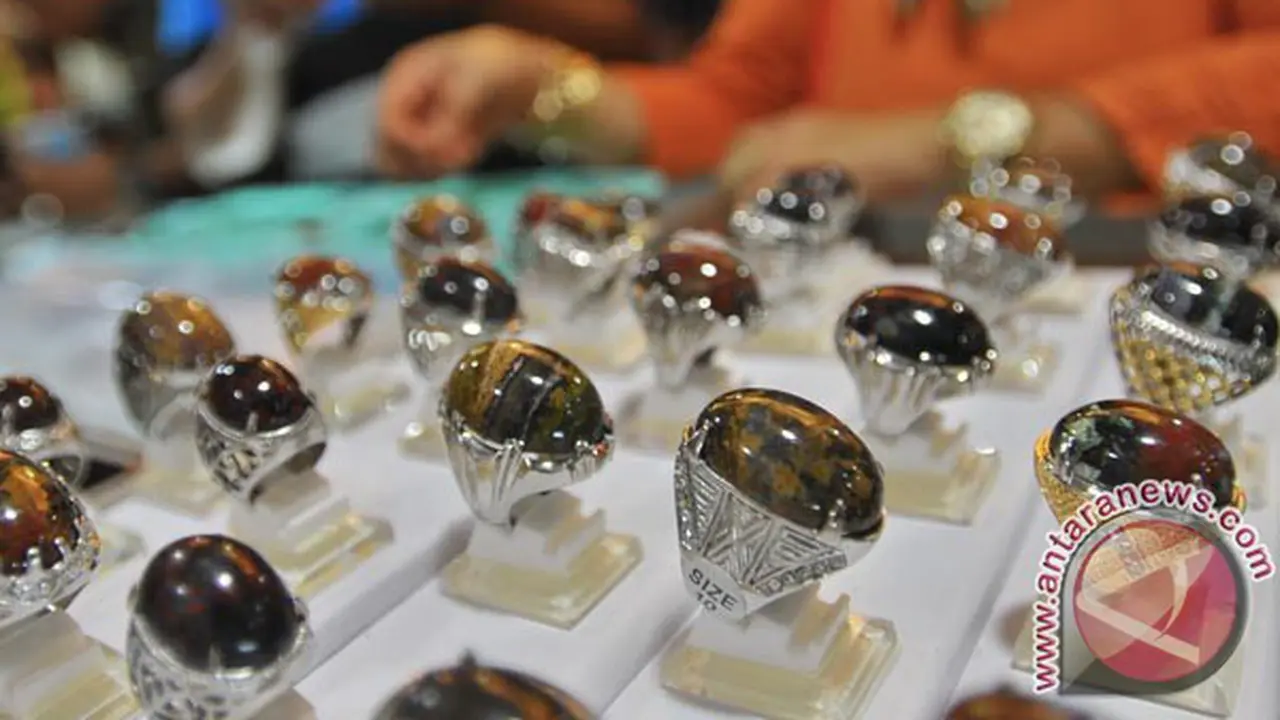 Para Pecinta Batu Akik Ramaikan Pariaman Gemstone Fair 2015
