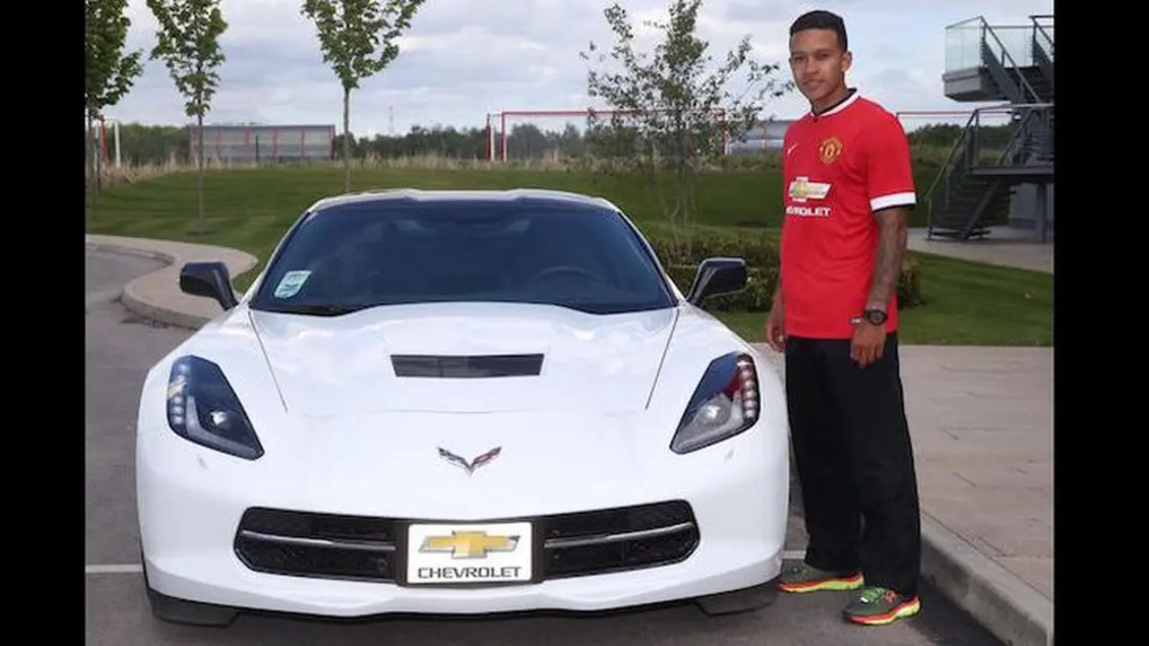 Lagi, Pemain Anyar MU Dihadiahi Chevrolet Corvette