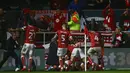 Pemain Bristol City merayakan gol Korey Smith ke gawang Manchester United pada perempat final Piala Liga Inggris di Ashton Gate, Kamis (21/12). Klub kasta kedua Bristol City sukses menyingkirkan Manchester United 2-1. (Geoff CADDICK / AFP)