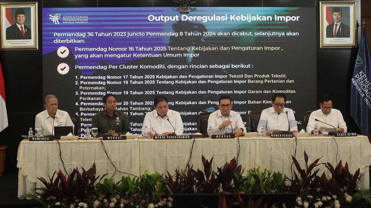 FOTO: Pemerintah Longgarkan Impor 10 Komoditas, Dari Produk Kehutanan hingga Alas Kaki